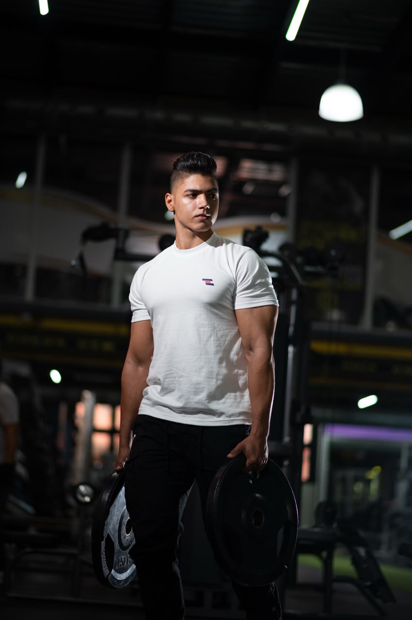 Hansel Fernández entrenando en el gimnasio