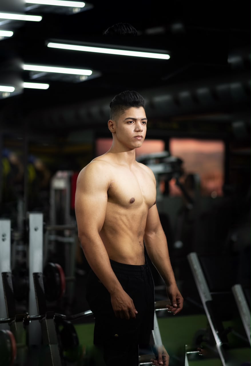 Hansel Fernández, coach de fitness y competidor de físico culturismo